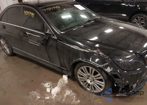 2010 Mercedes-Benz C 300 Luxury 4Matic/Sport 4Matic z USA, uszkodzony, nr VIN WDDGF8BB9AR108954